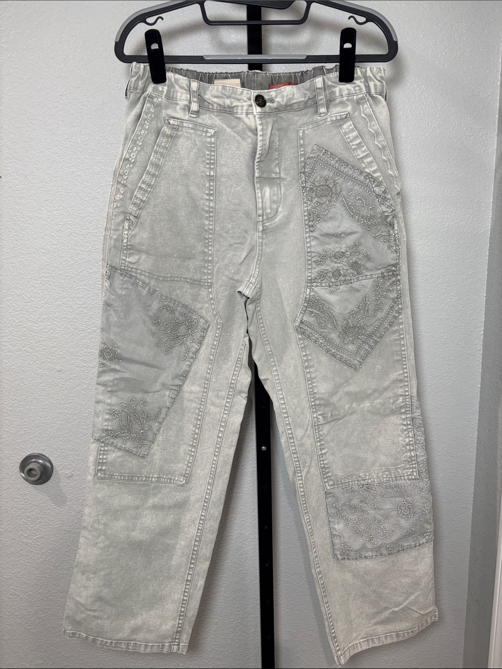 Pilcro Light Gray Embroidered Straight-Leg crop 16-18w 12r 27L “the roamer”